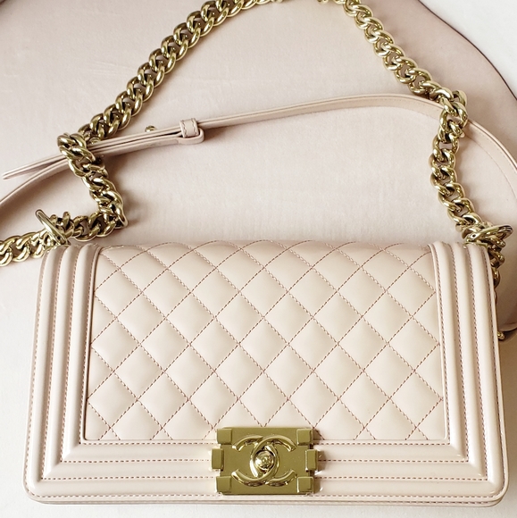 Chanel Medium Boy Bag - Picture 4 of 13